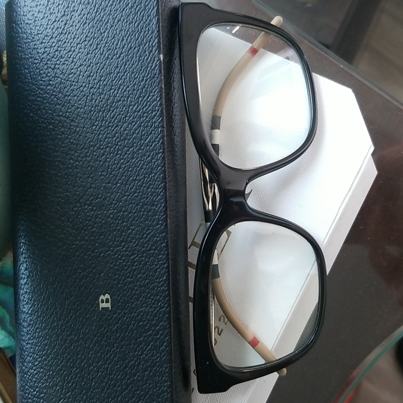 Burberry Made in Italy Eyewear & Case - Picture 4 of 16